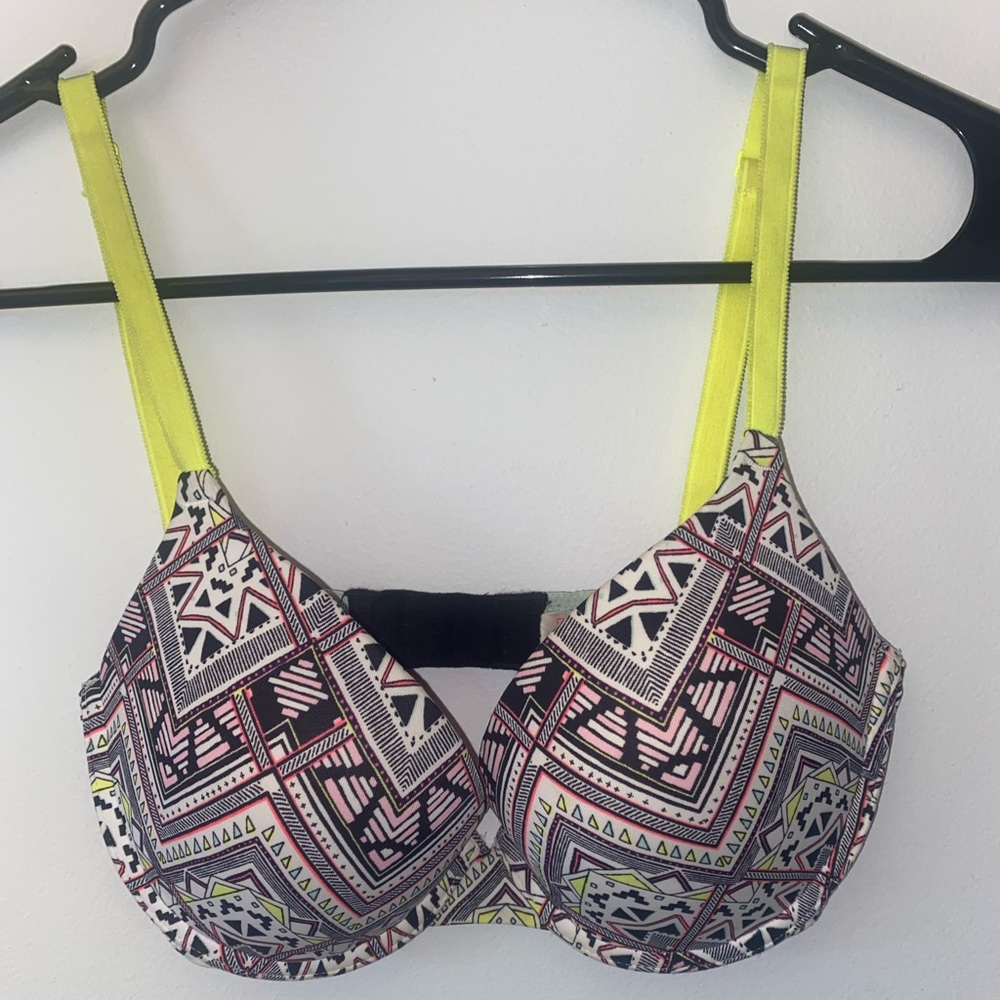 Pink by Victoria Secret Wear Everywhere Push-Up/ Pigeonnant Bra